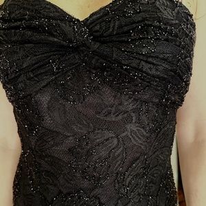 Stunning Carmen Marc Valvo Signature Evening Gown size 4